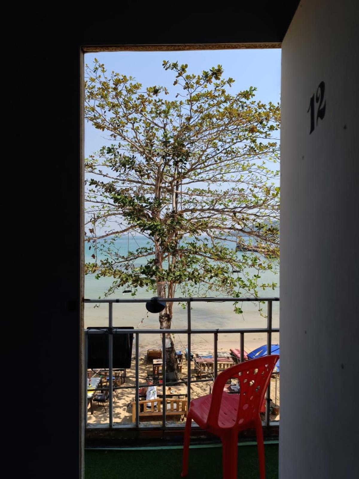 Golden Snake Guesthouse Beach Koh Rong Sanloem Exterior foto